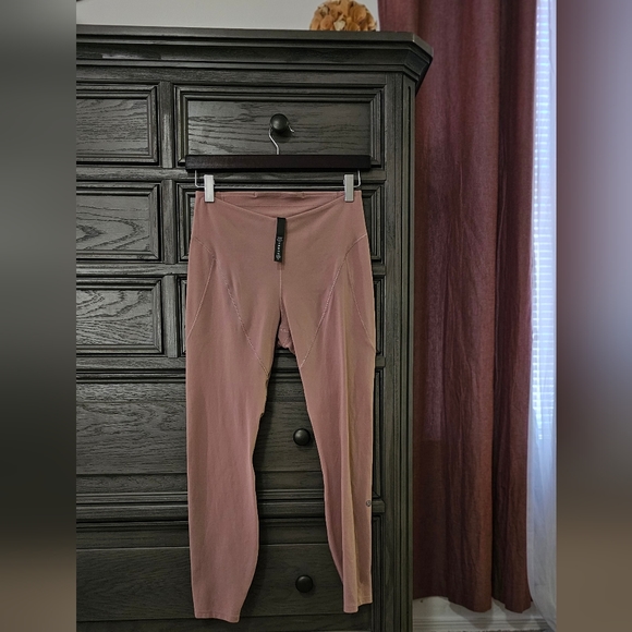 Lululemon LAB nulu leggings 😍 - Picture 4 of 15